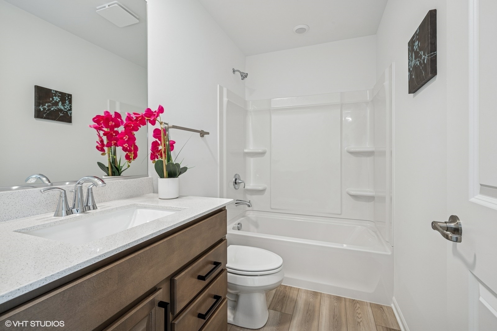 1204 Neubauer Circle #1304, Lindenhurst, IL 60046