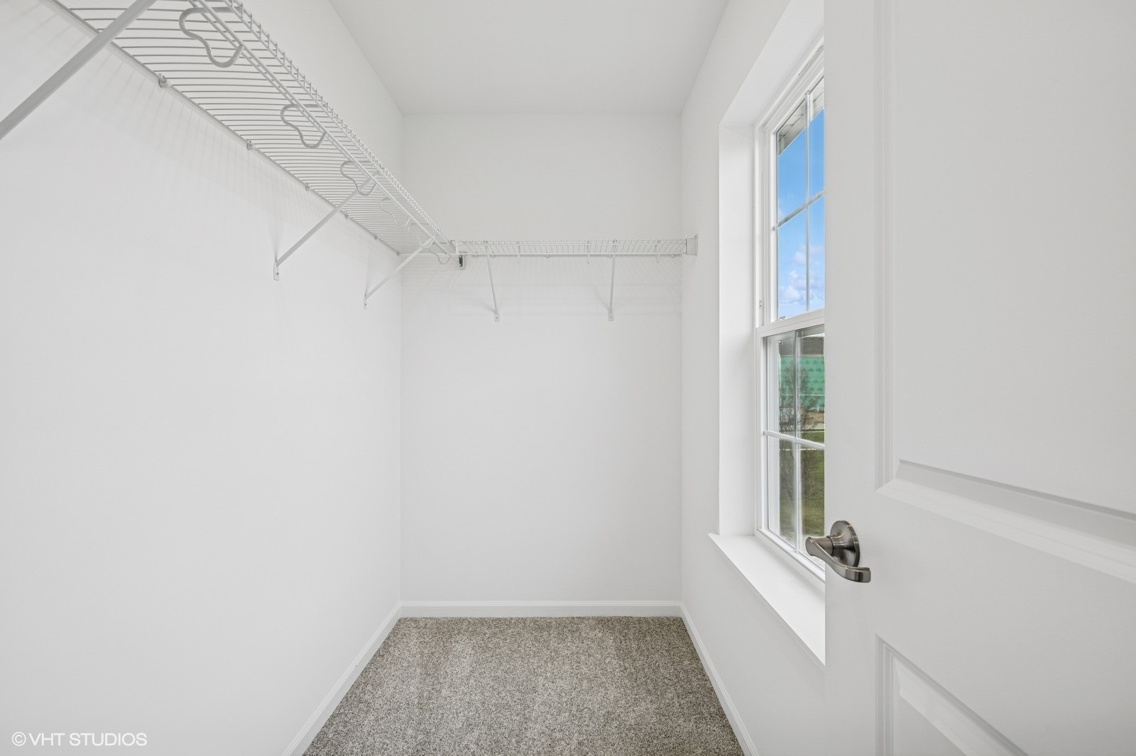 1204 Neubauer Circle #1304, Lindenhurst, IL 60046