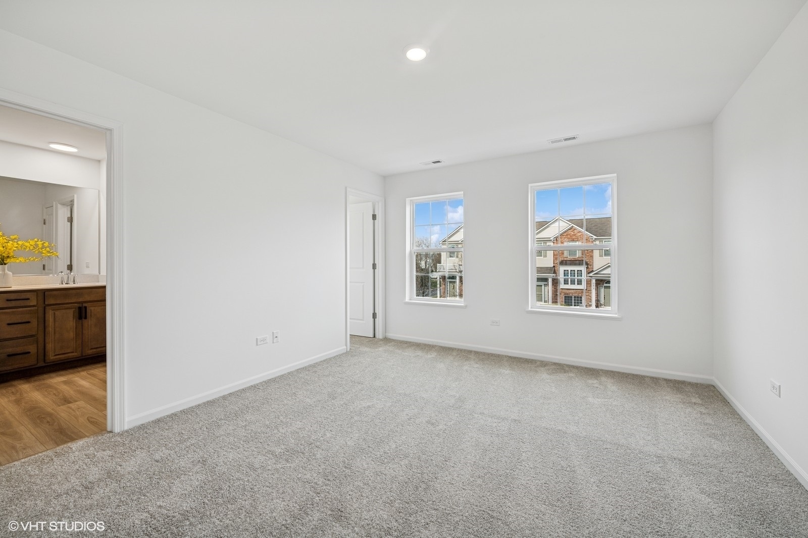 1204 Neubauer Circle #1304, Lindenhurst, IL 60046