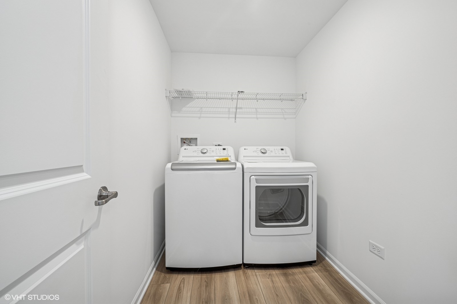 1204 Neubauer Circle #1304, Lindenhurst, IL 60046