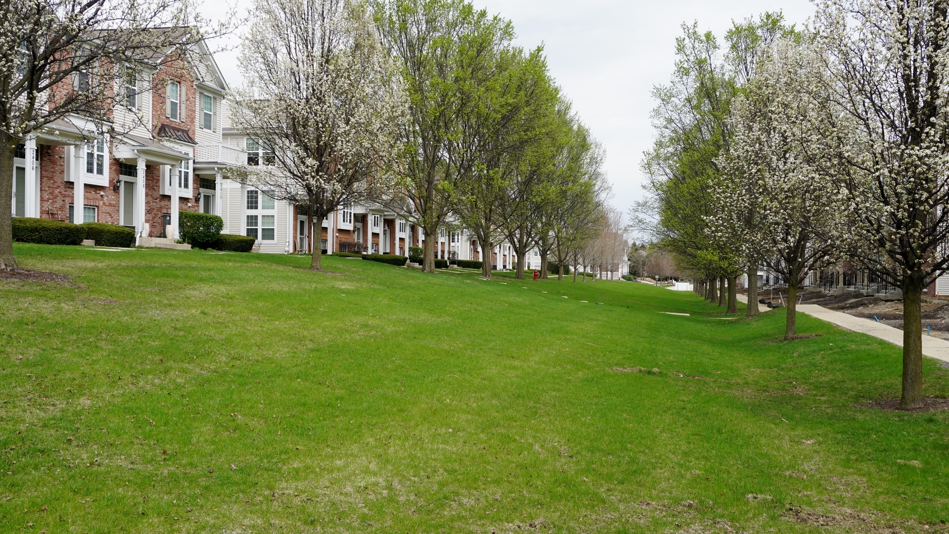 1204 Neubauer Circle #1304, Lindenhurst, IL 60046