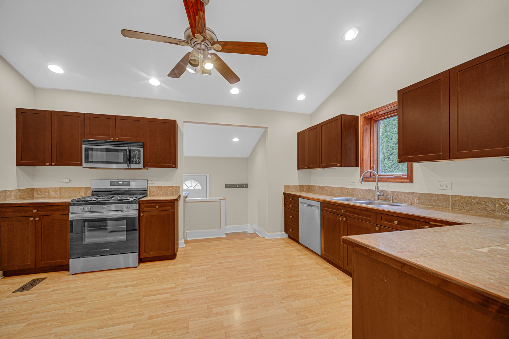 235 INGALTON Avenue, West Chicago, IL 60185