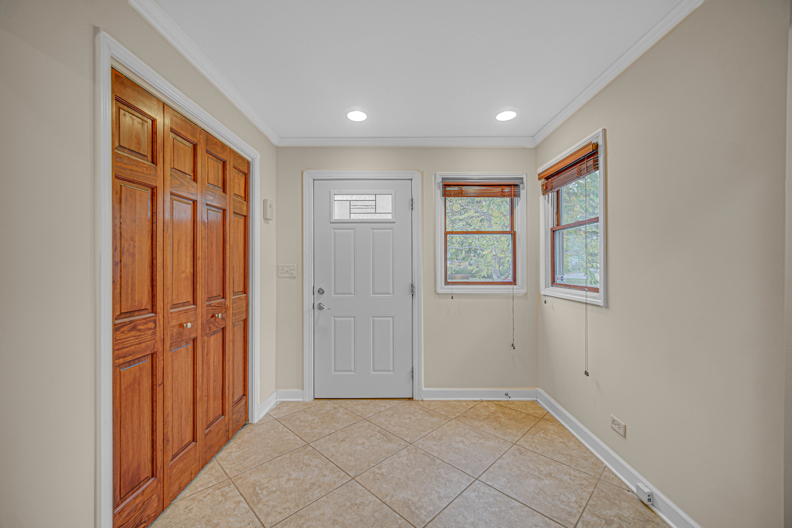 235 INGALTON Avenue, West Chicago, IL 60185