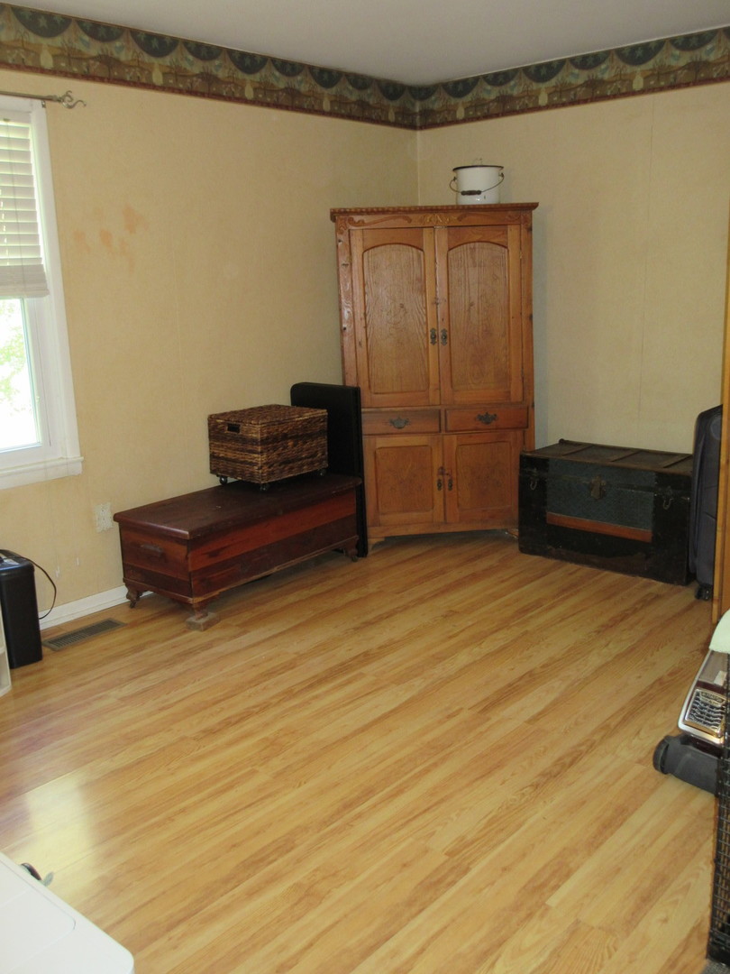 16196 E 7000N Road, Grant Park, IL 60940