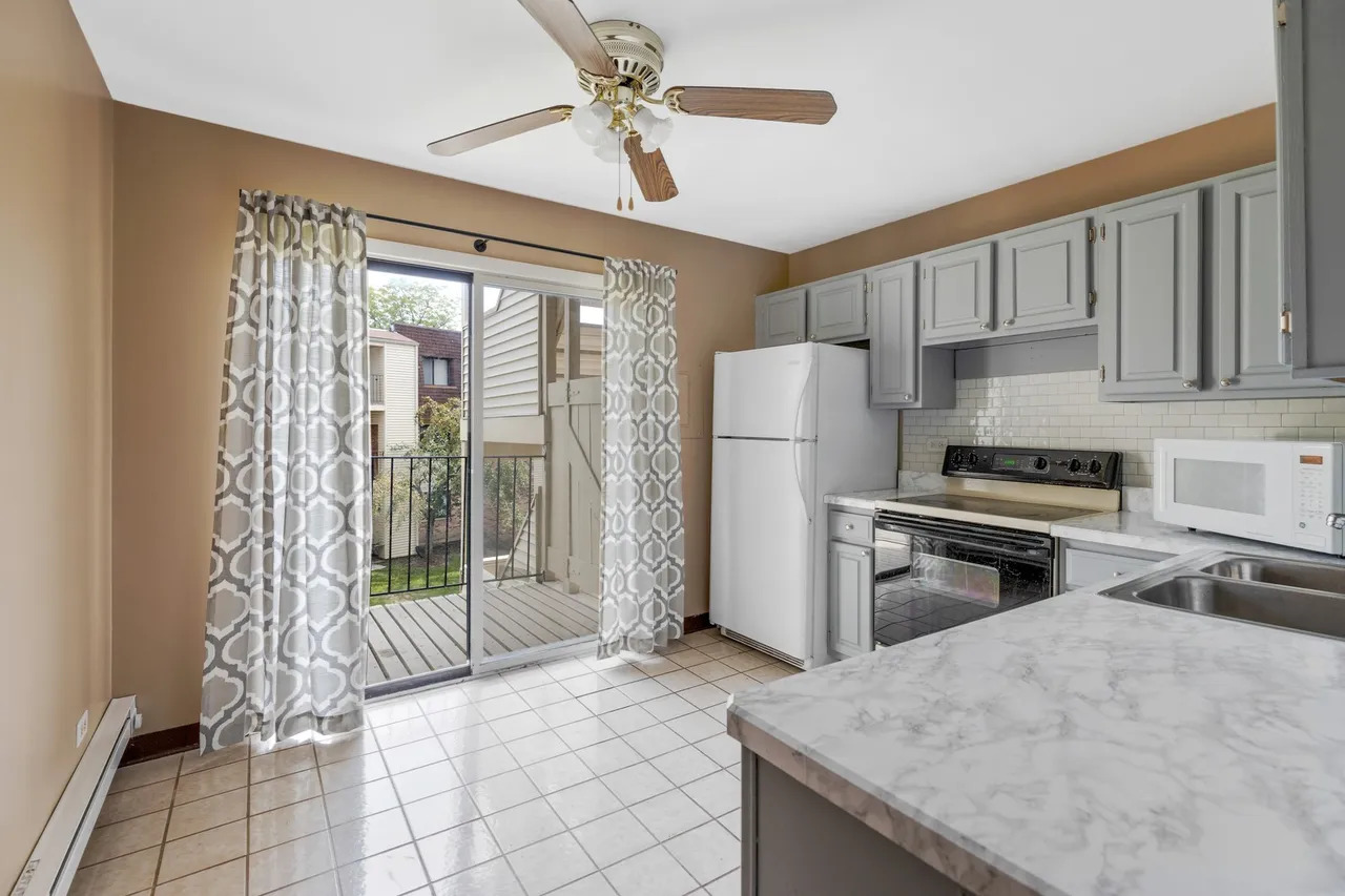 175 N Waters Edge Drive #201, Glendale Heights, IL 60139