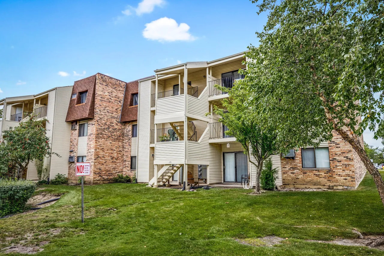175 N Waters Edge Drive #201, Glendale Heights, IL 60139