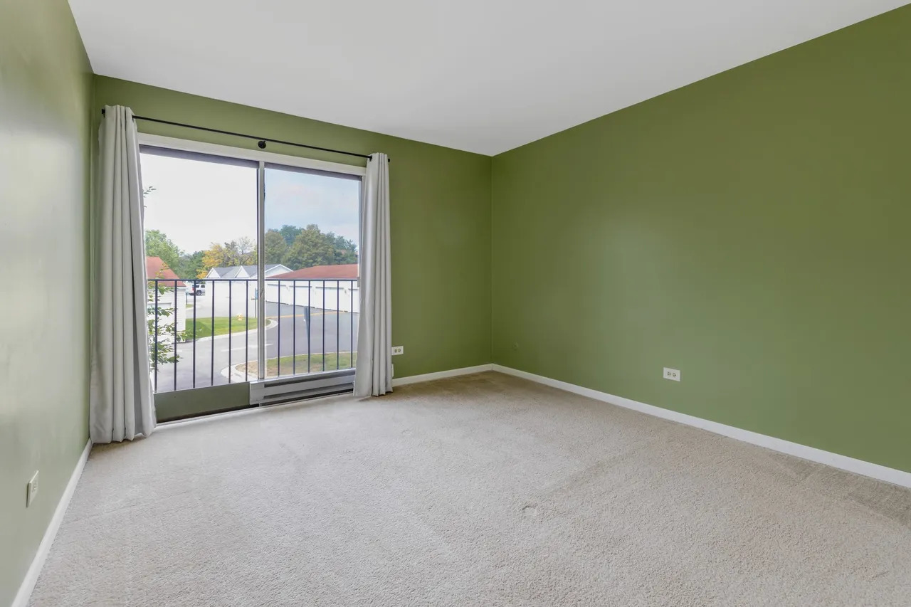 175 N Waters Edge Drive #201, Glendale Heights, IL 60139