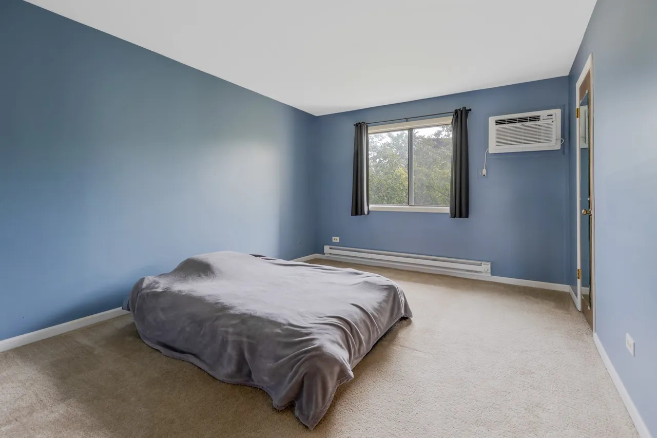 175 N Waters Edge Drive #201, Glendale Heights, IL 60139