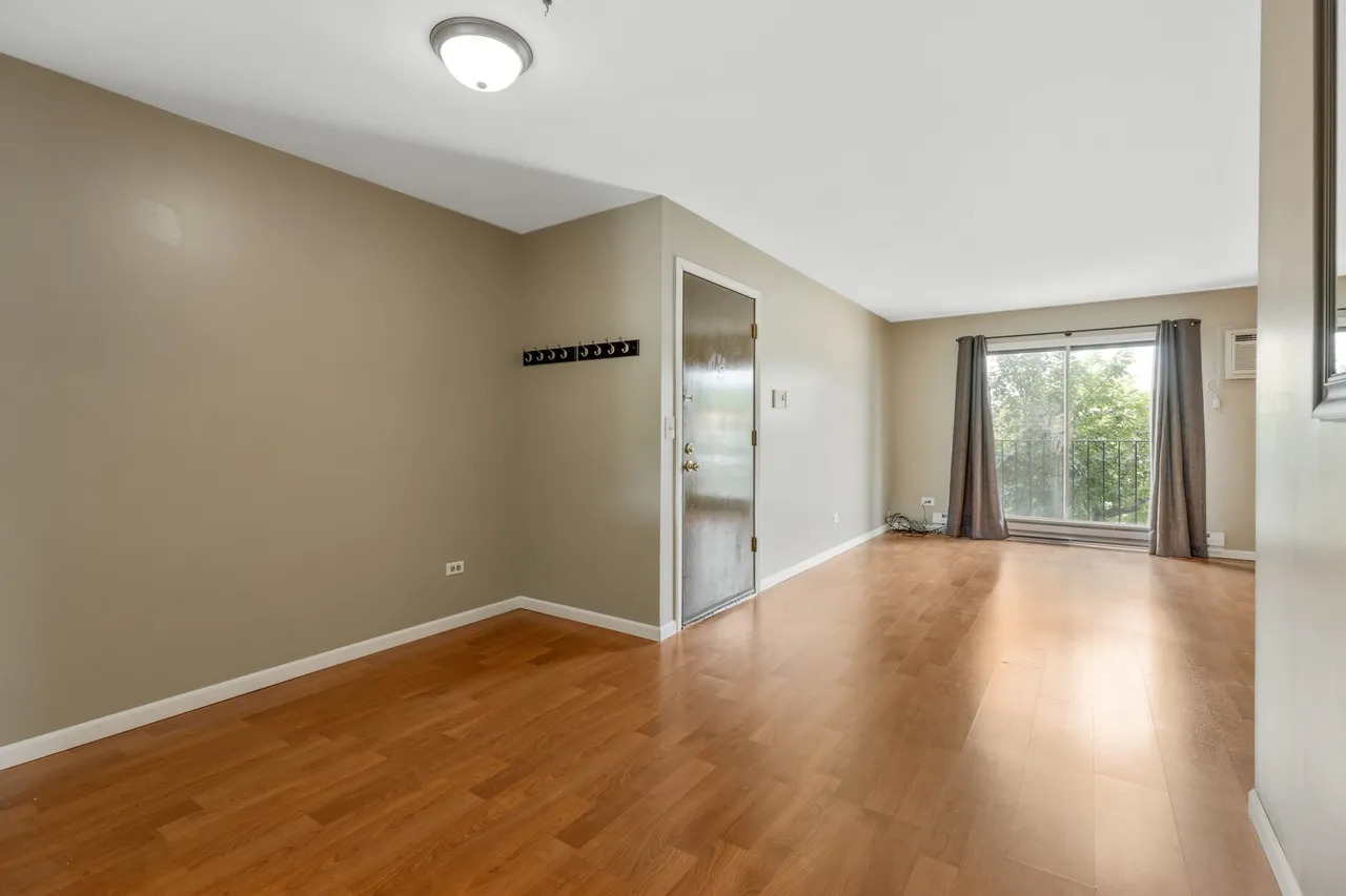 175 N Waters Edge Drive #201, Glendale Heights, IL 60139