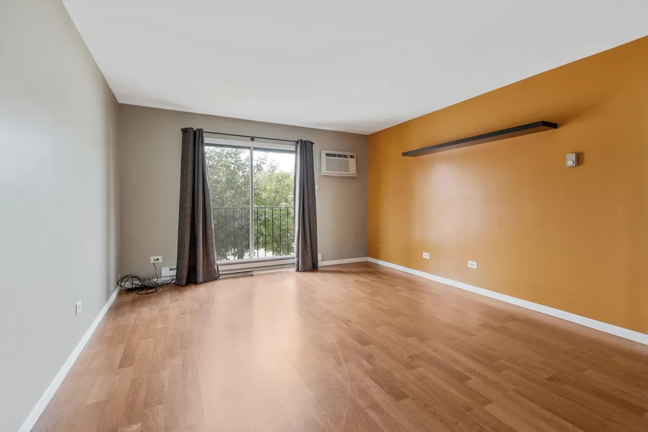 175 N Waters Edge Drive #201, Glendale Heights, IL 60139