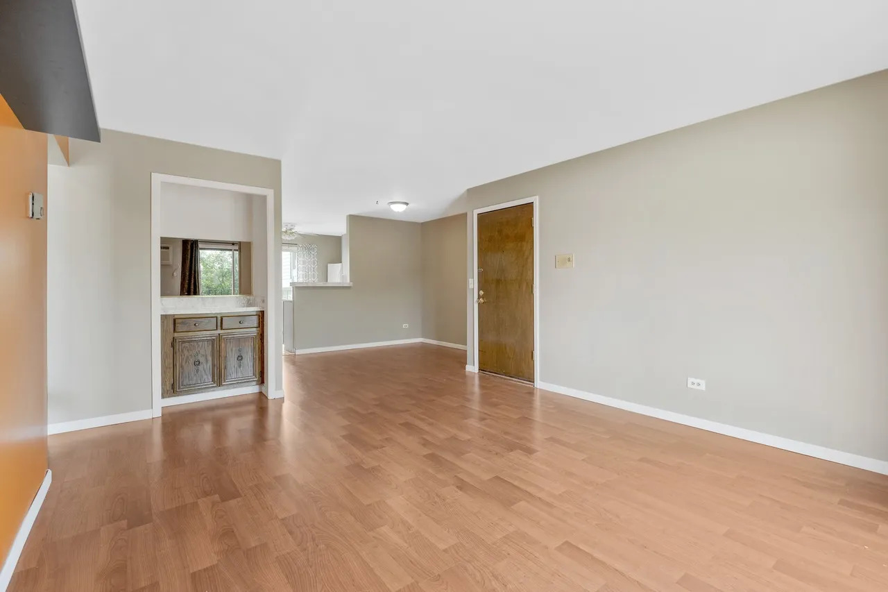 175 N Waters Edge Drive #201, Glendale Heights, IL 60139