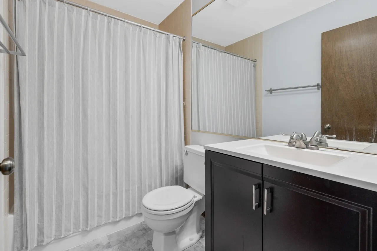 175 N Waters Edge Drive #201, Glendale Heights, IL 60139