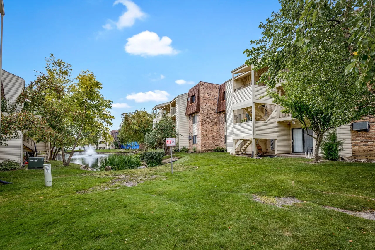 175 N Waters Edge Drive #201, Glendale Heights, IL 60139