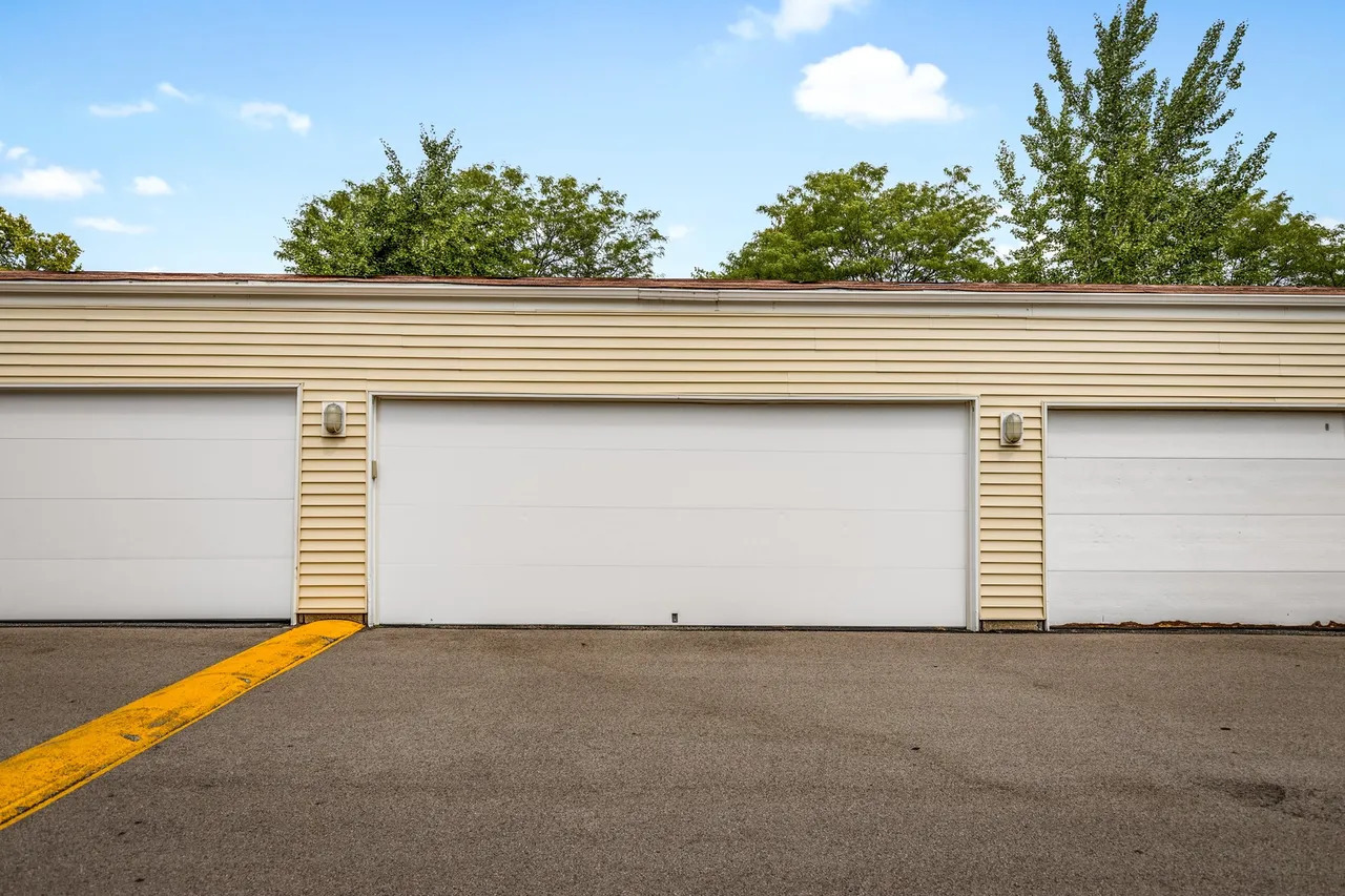 175 N Waters Edge Drive #201, Glendale Heights, IL 60139