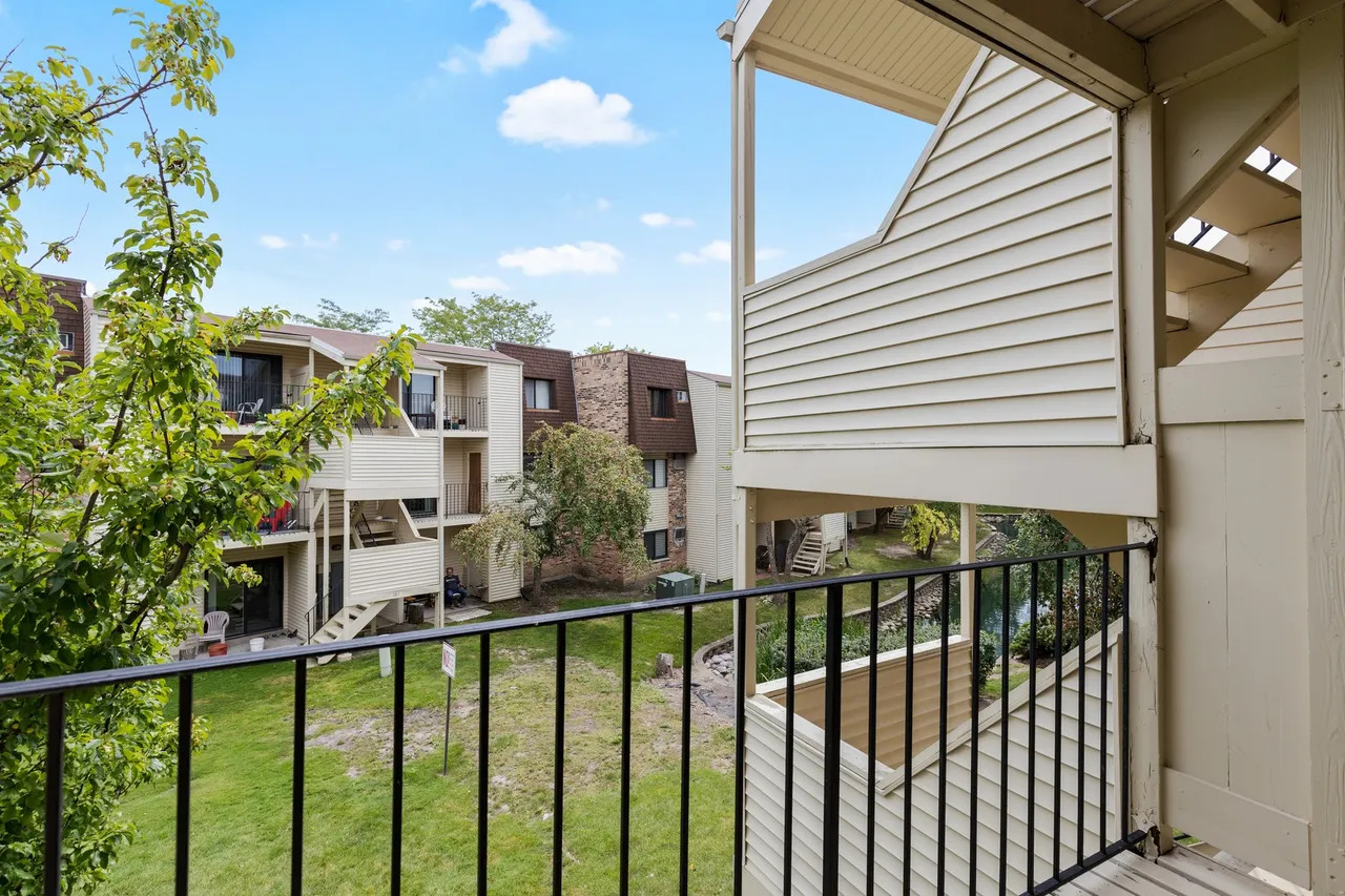 175 N Waters Edge Drive #201, Glendale Heights, IL 60139