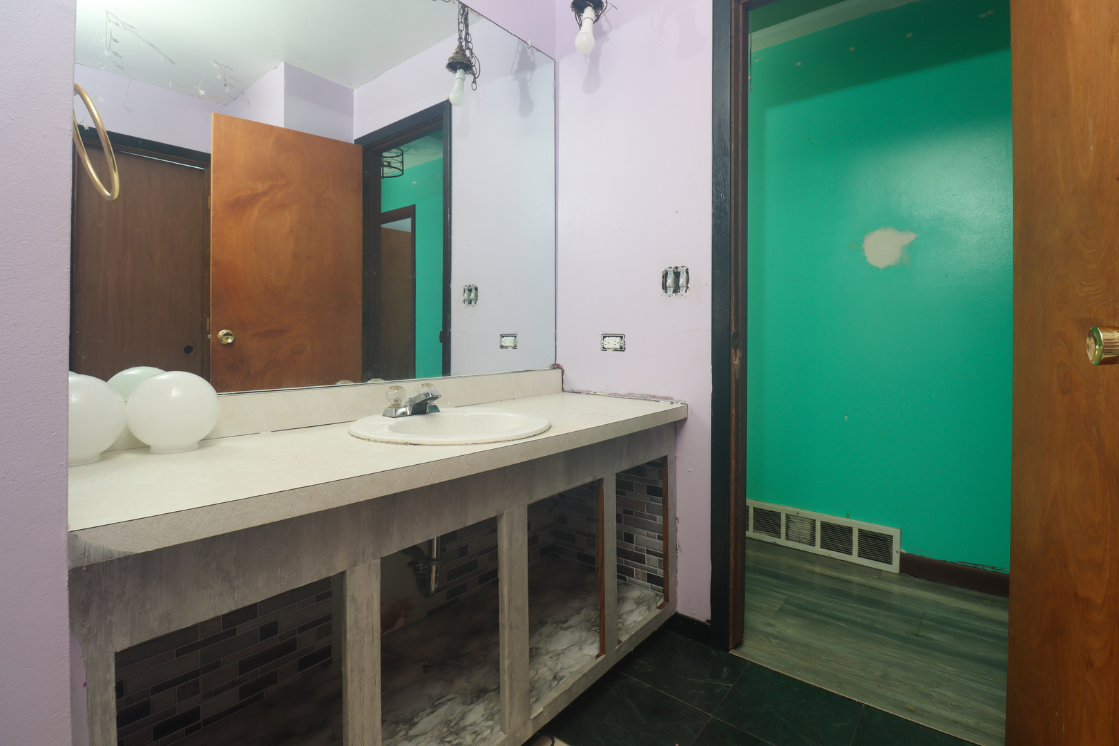 2200 Hermon Avenue, Zion, IL 60099