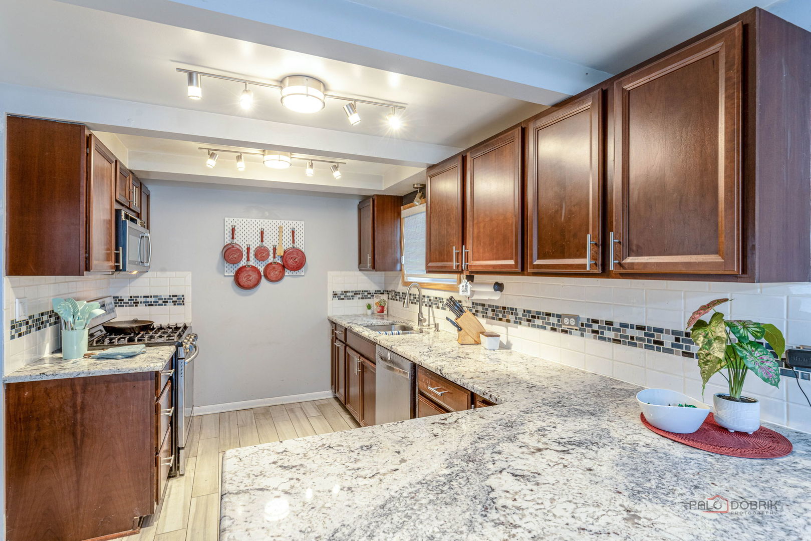 516 N Emroy Avenue, Elmhurst, IL 60126