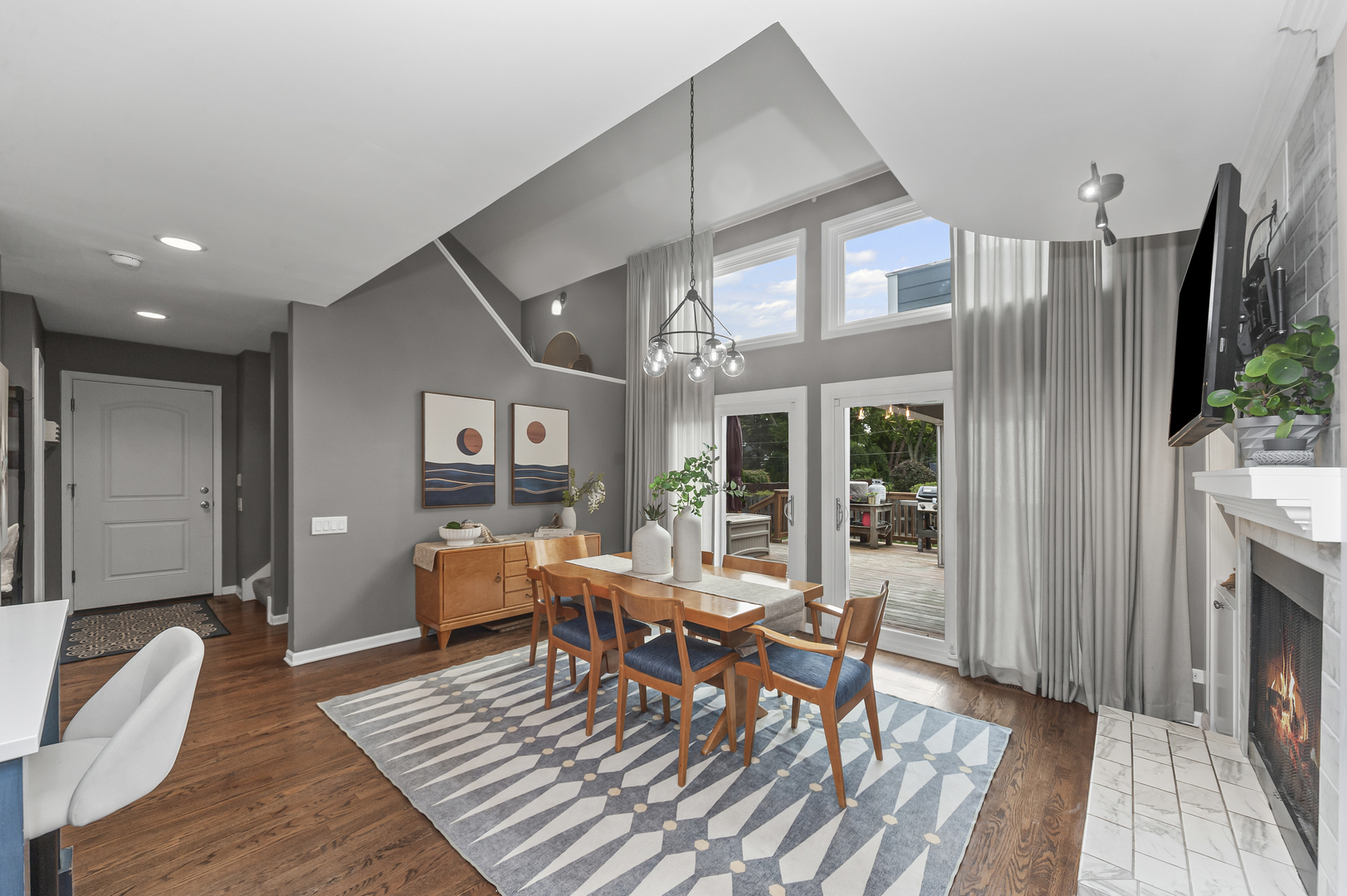 1101 N Stratford Road, Arlington Heights, IL 60004