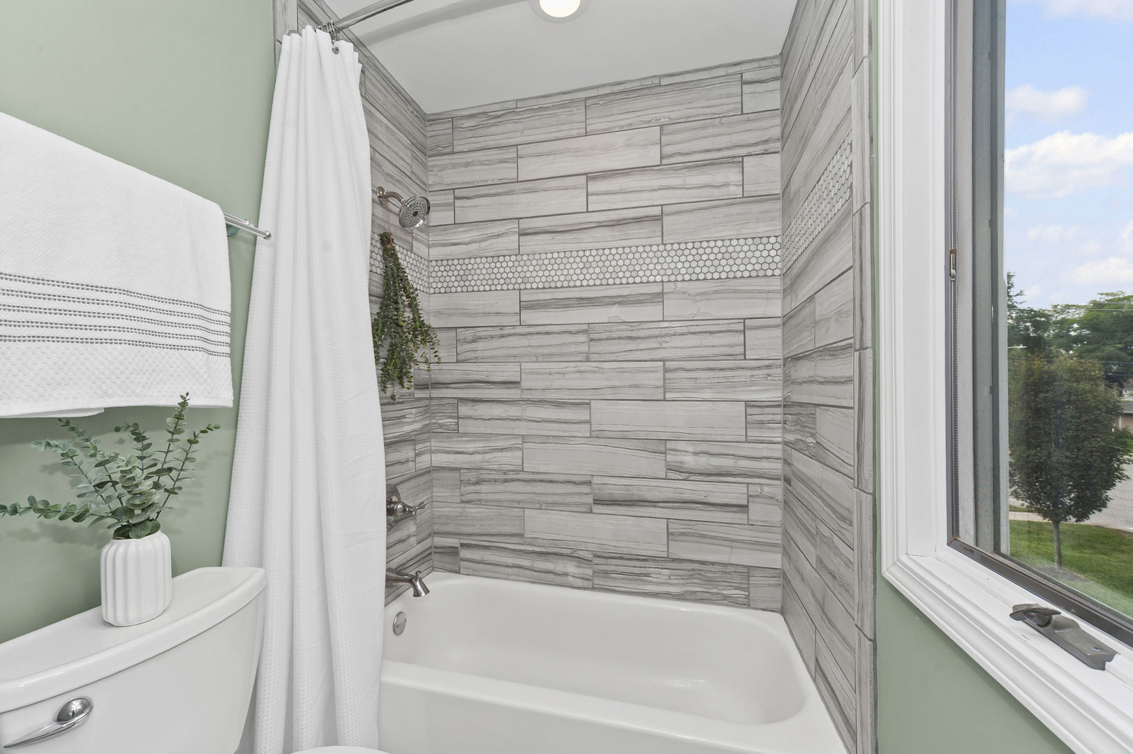 1101 N Stratford Road, Arlington Heights, IL 60004