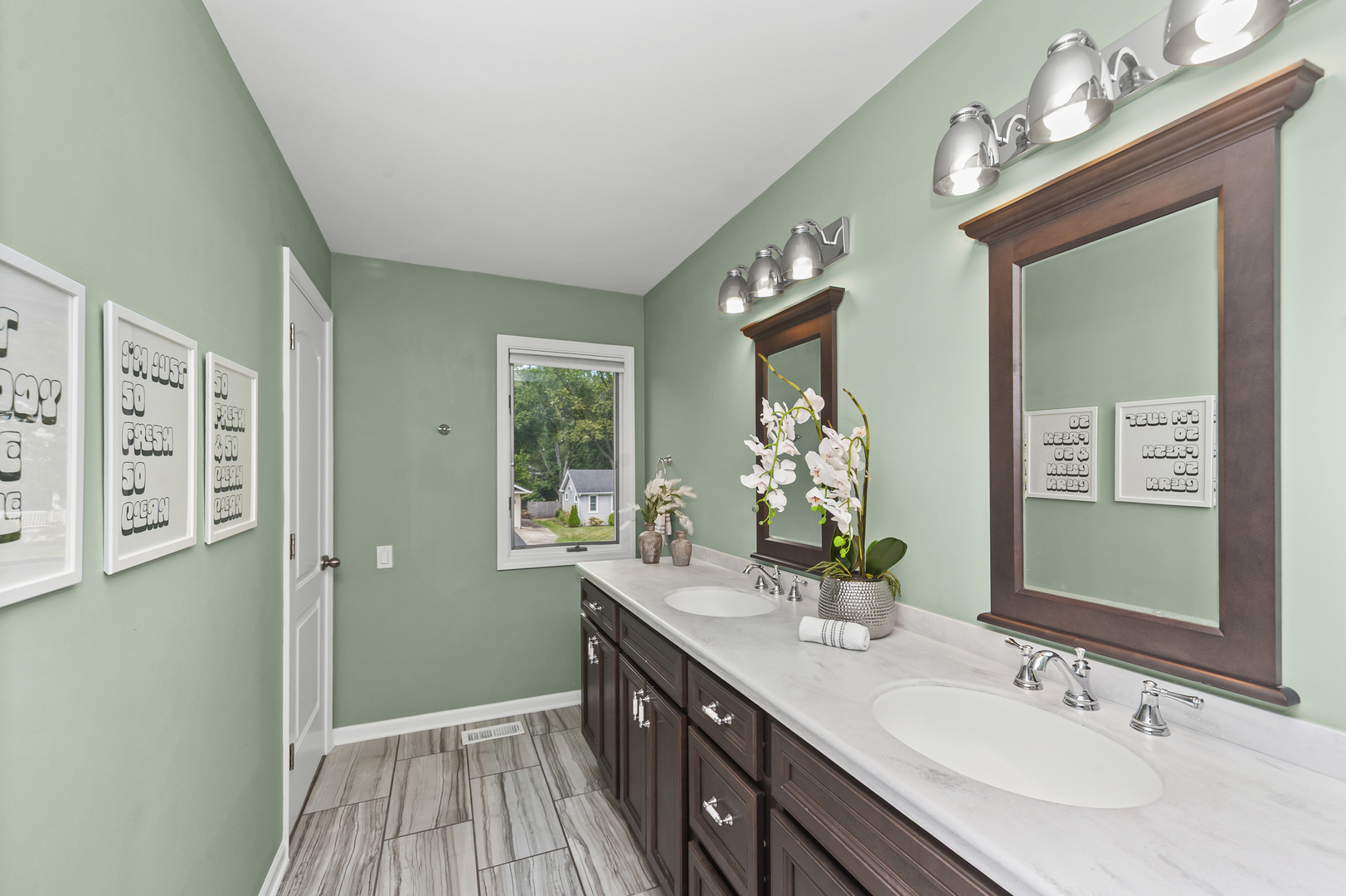 1101 N Stratford Road, Arlington Heights, IL 60004