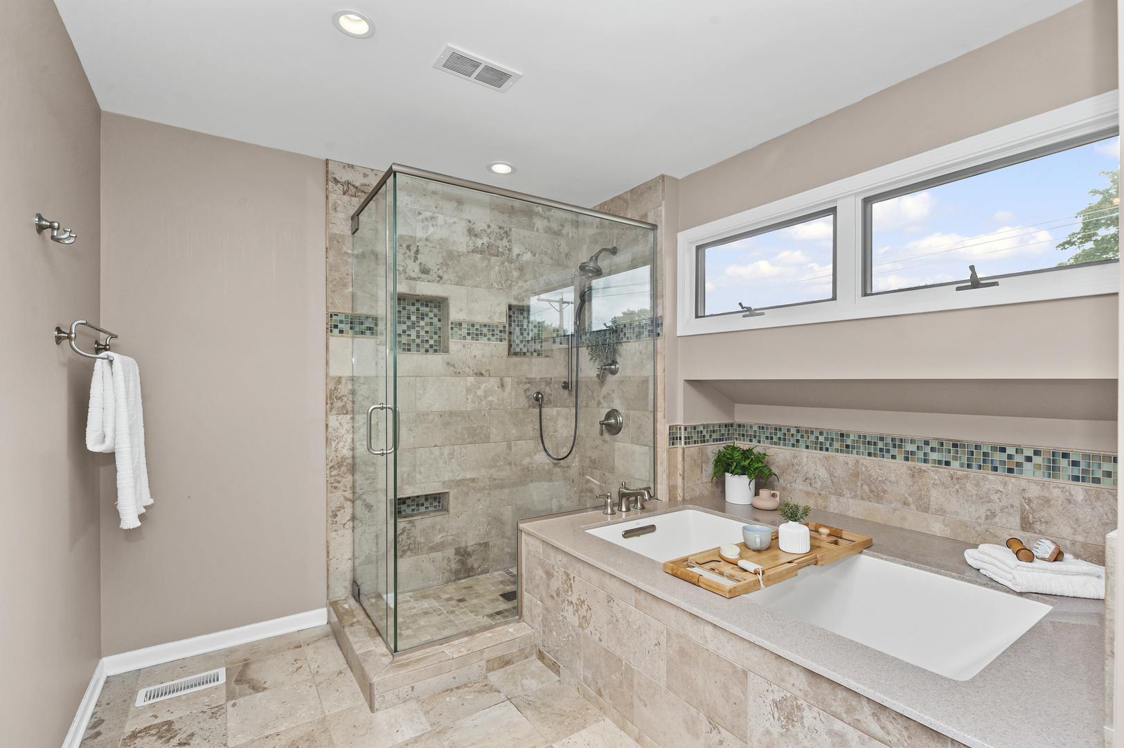 1101 N Stratford Road, Arlington Heights, IL 60004