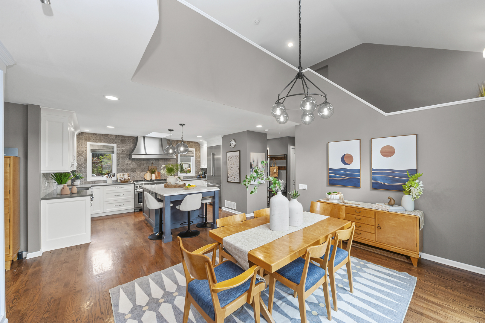 1101 N Stratford Road, Arlington Heights, IL 60004