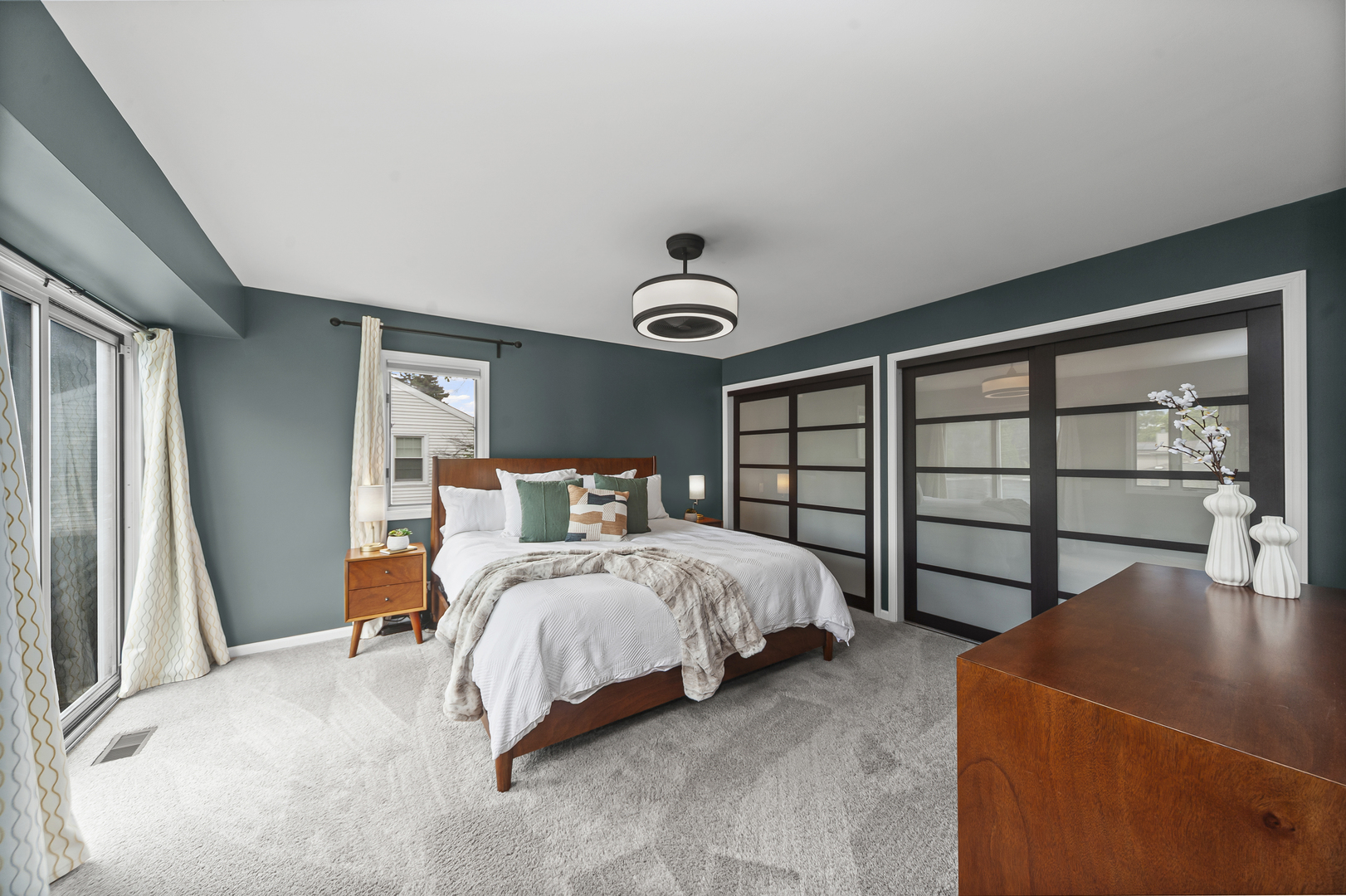 1101 N Stratford Road, Arlington Heights, IL 60004