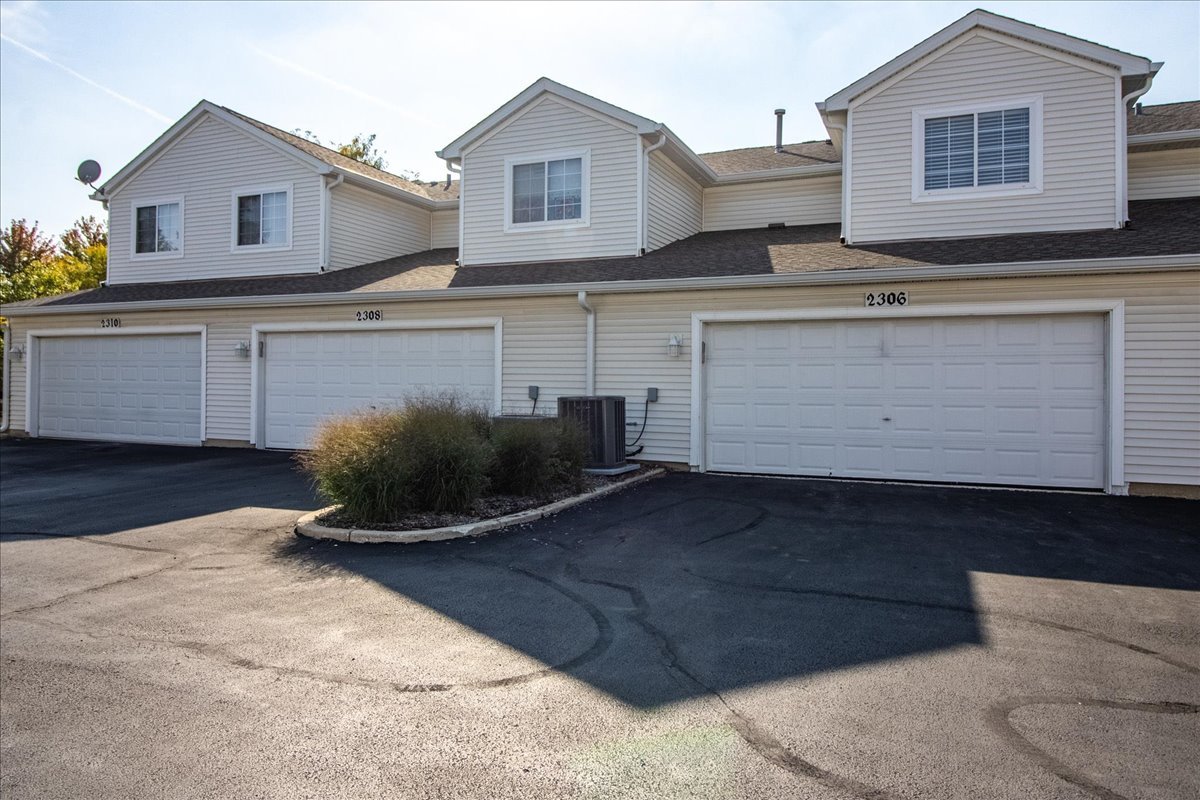 2306 Reflections Drive, Aurora, IL 60502