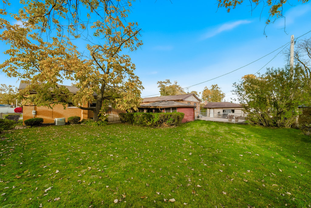 22 Charing Cross Road, Chicago Heights, IL 60411