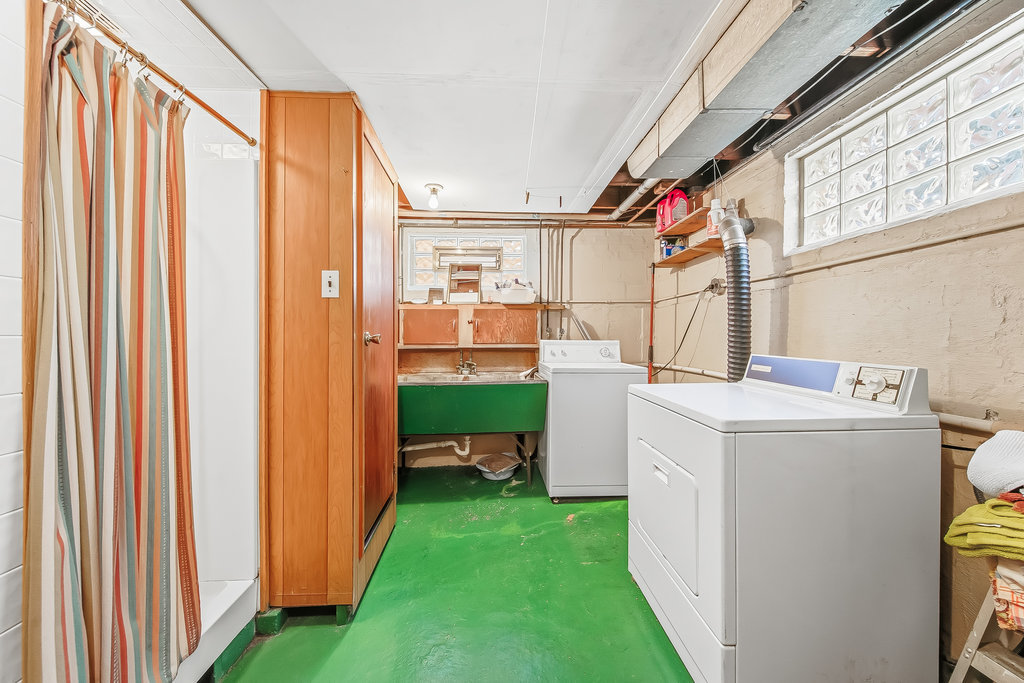 22 Charing Cross Road, Chicago Heights, IL 60411