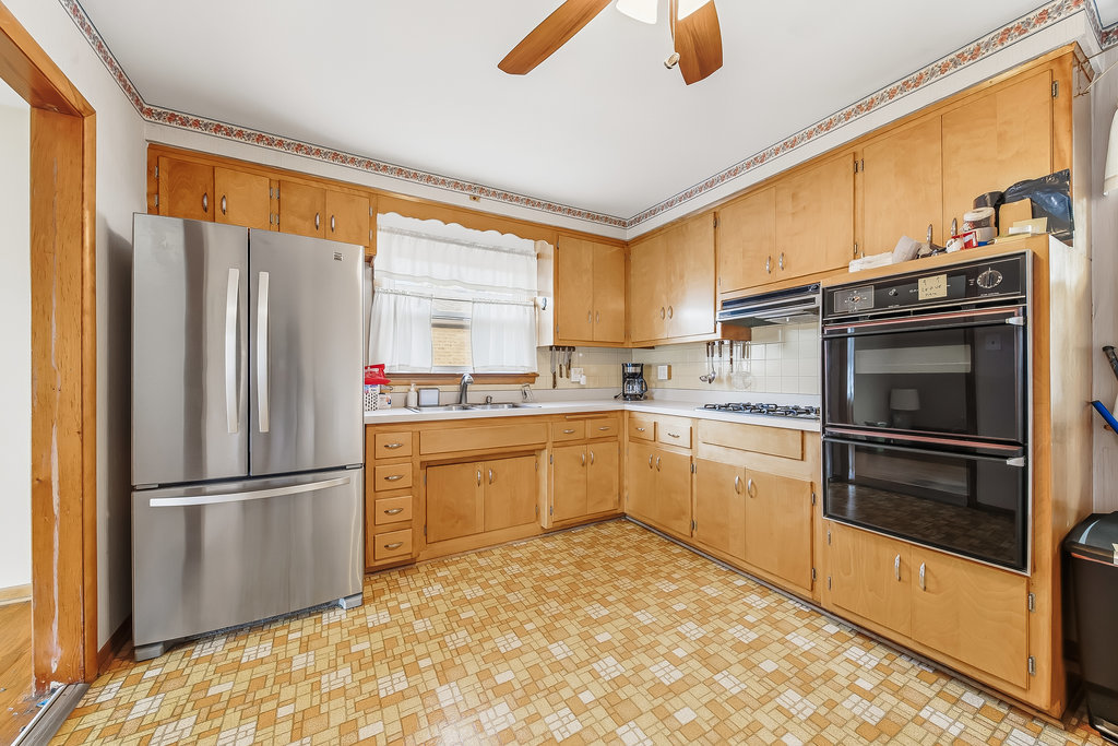 22 Charing Cross Road, Chicago Heights, IL 60411