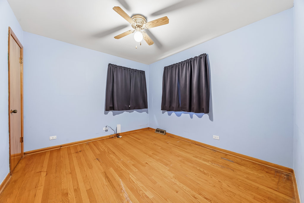 22 Charing Cross Road, Chicago Heights, IL 60411