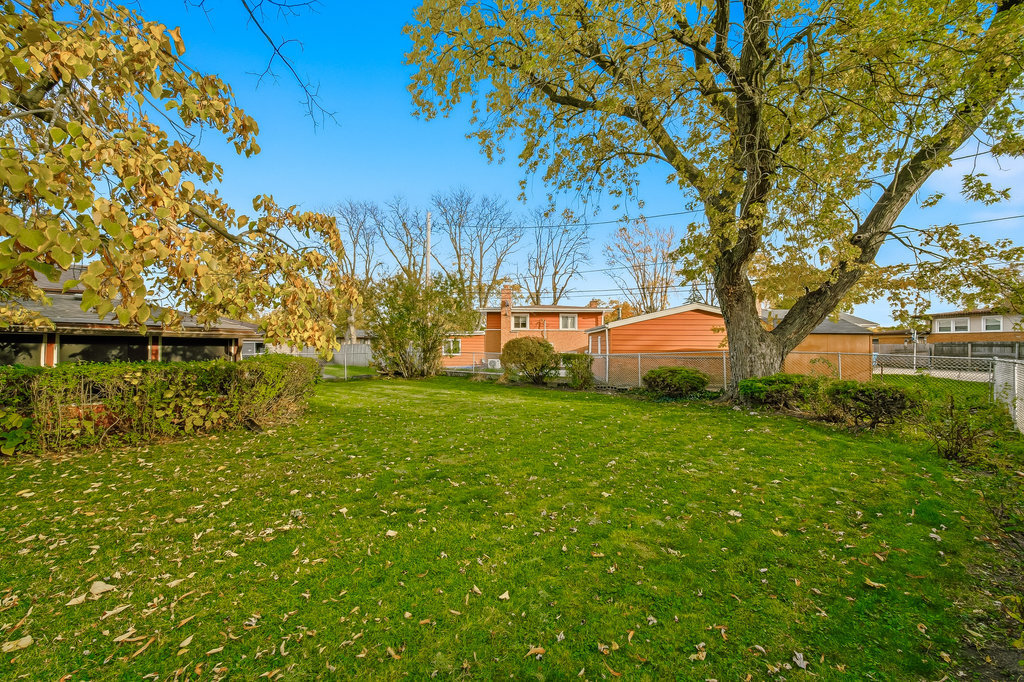 22 Charing Cross Road, Chicago Heights, IL 60411