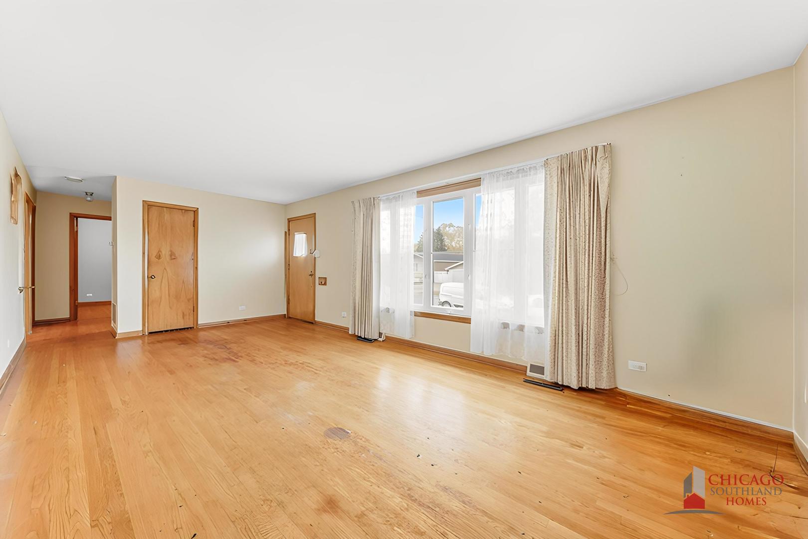 22 Charing Cross Road, Chicago Heights, IL 60411