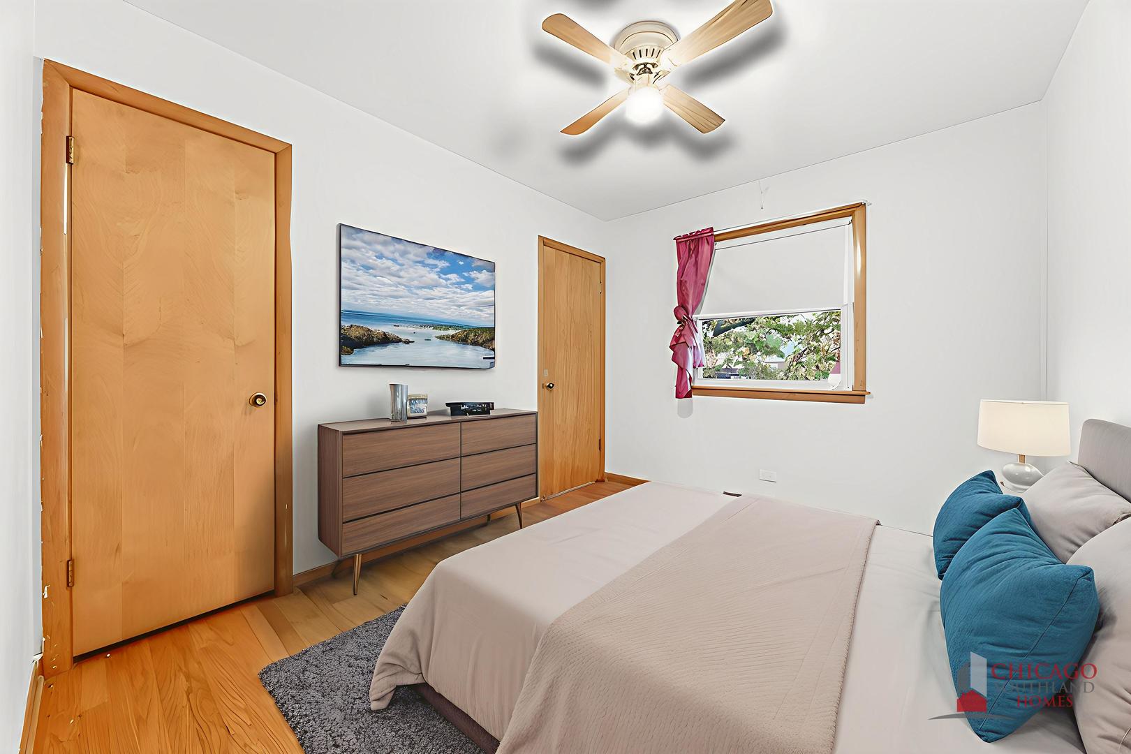 22 Charing Cross Road, Chicago Heights, IL 60411