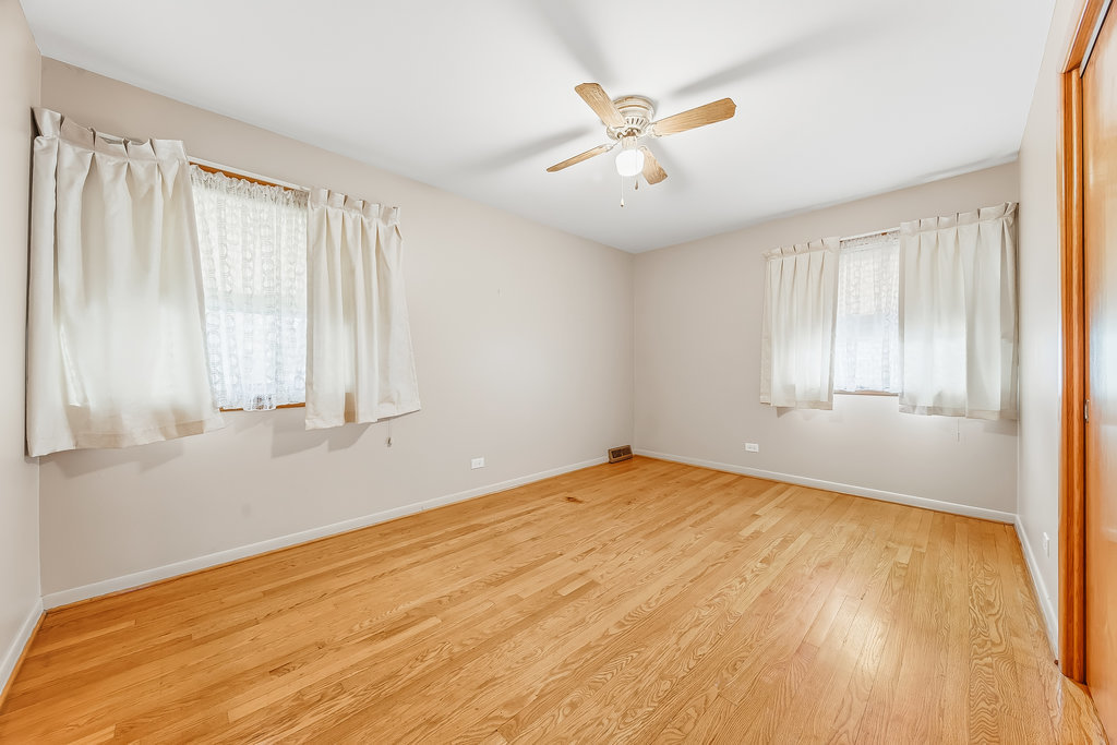 22 Charing Cross Road, Chicago Heights, IL 60411