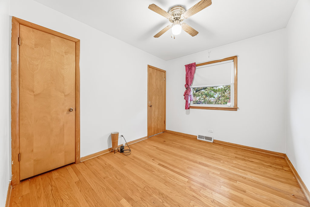 22 Charing Cross Road, Chicago Heights, IL 60411