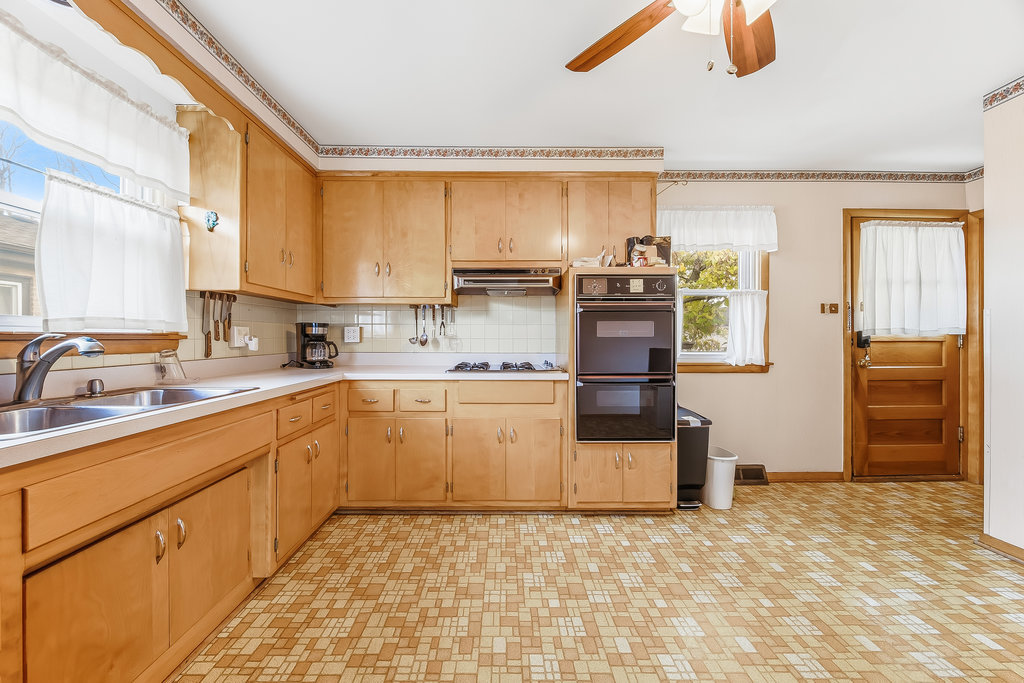 22 Charing Cross Road, Chicago Heights, IL 60411