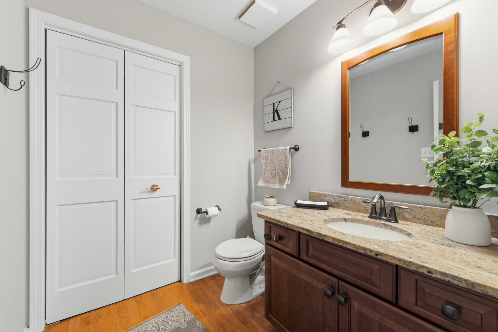 6812 Greene Road, Woodridge, IL 60517