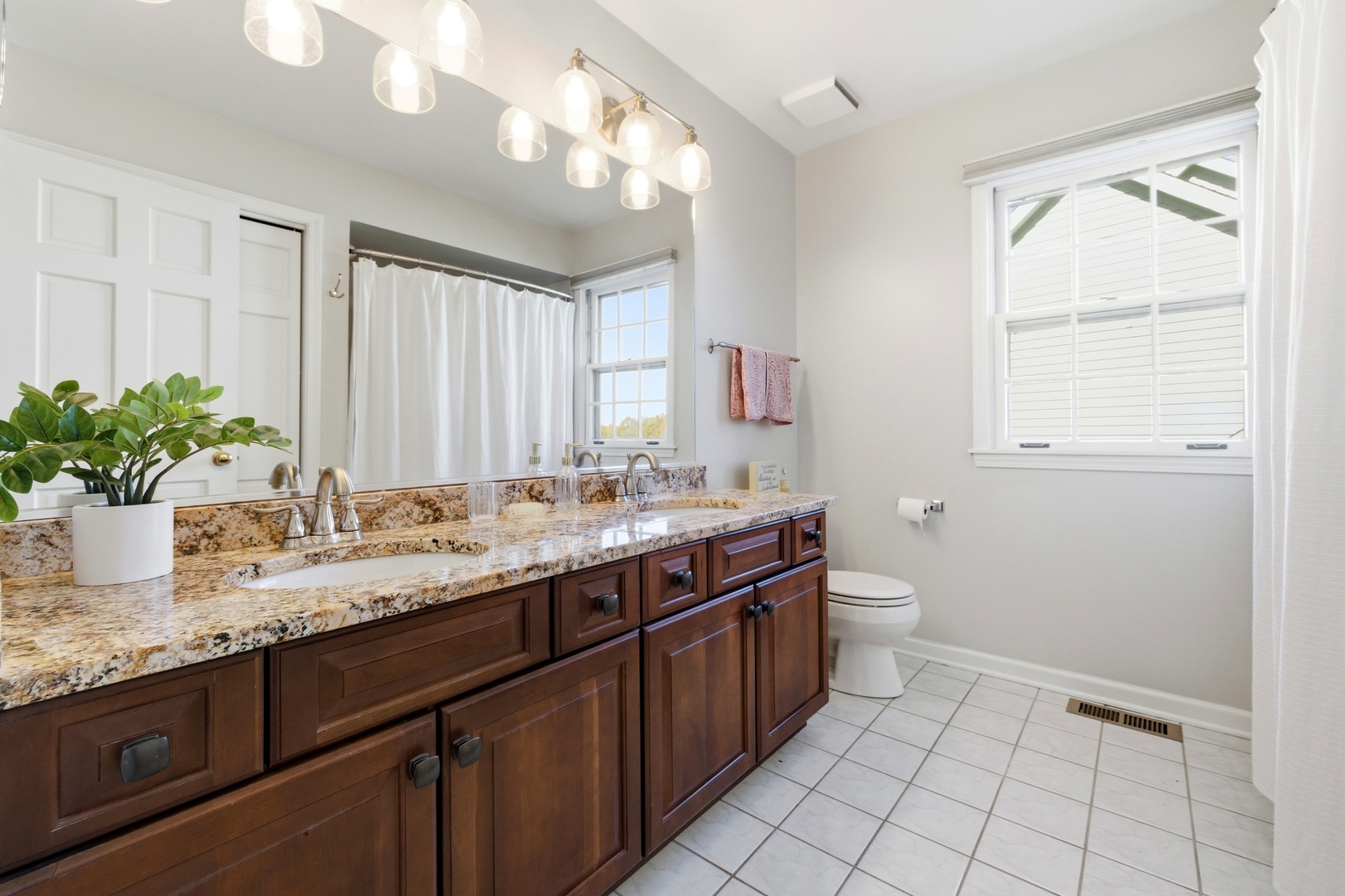 6812 Greene Road, Woodridge, IL 60517