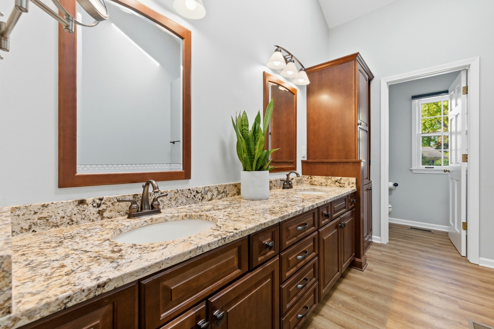 6812 Greene Road, Woodridge, IL 60517