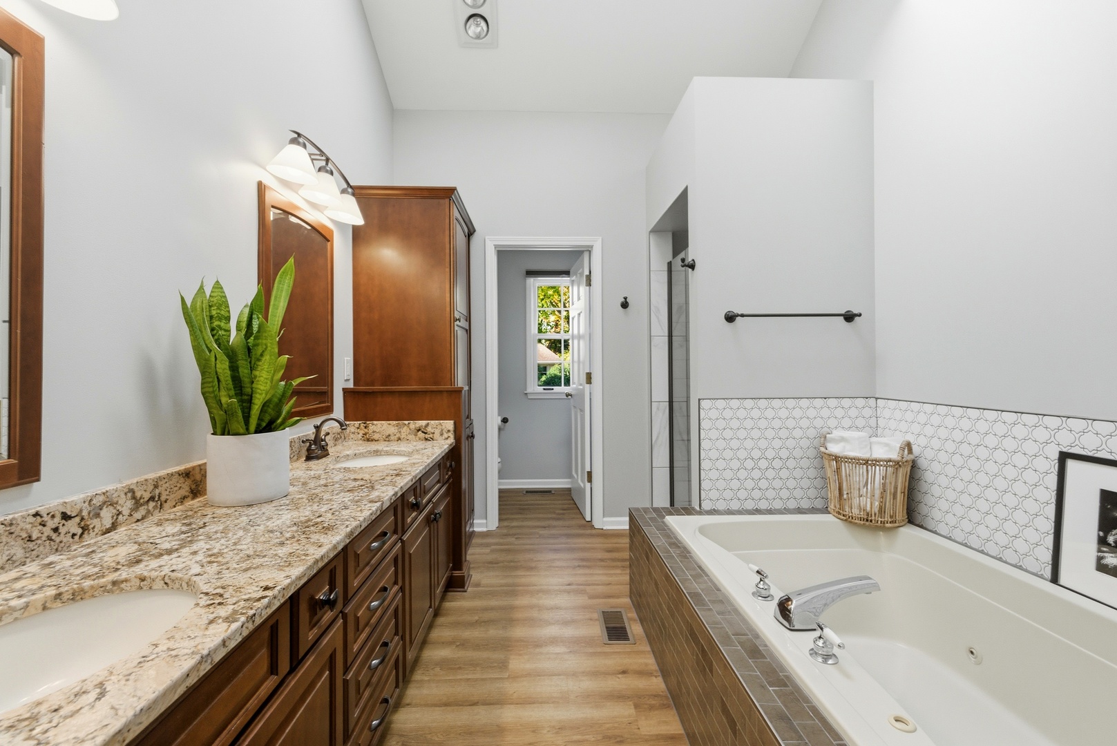 6812 Greene Road, Woodridge, IL 60517