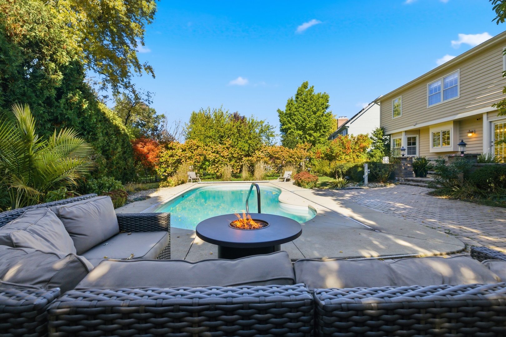 6812 Greene Road, Woodridge, IL 60517