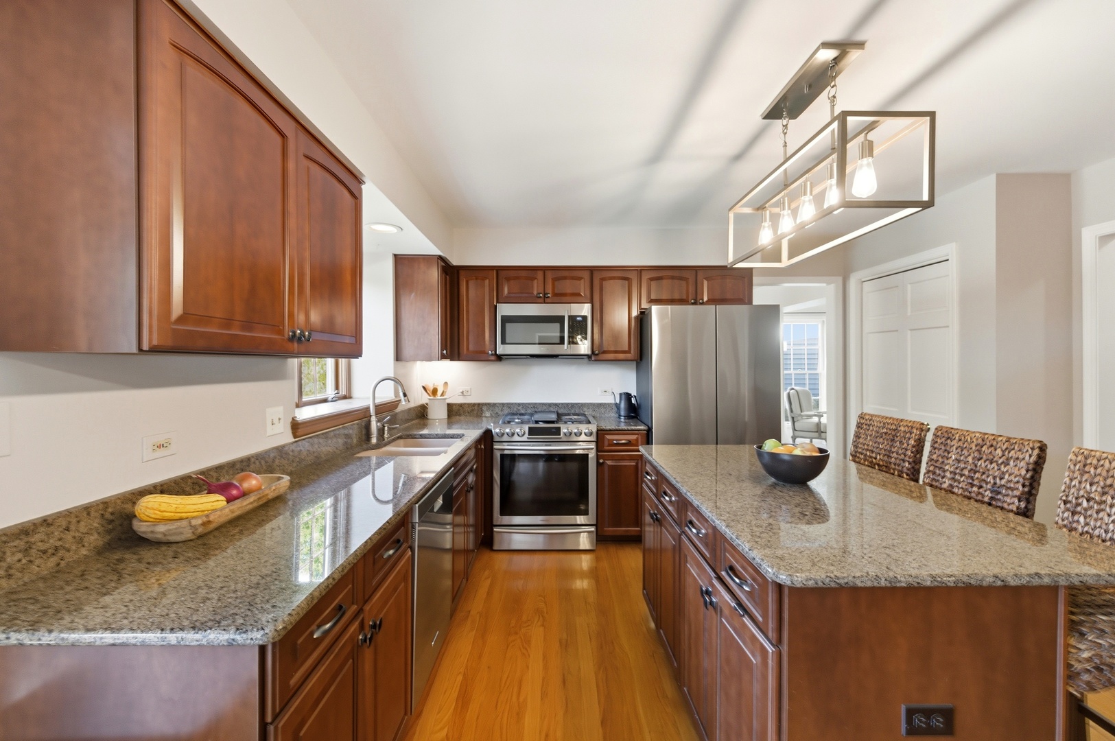 6812 Greene Road, Woodridge, IL 60517