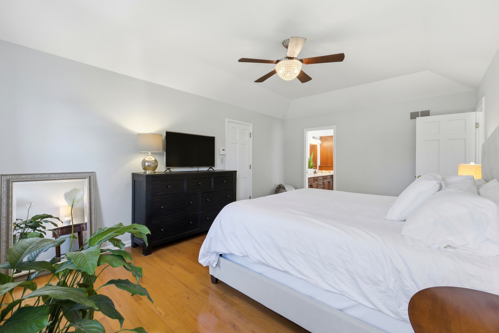 6812 Greene Road, Woodridge, IL 60517