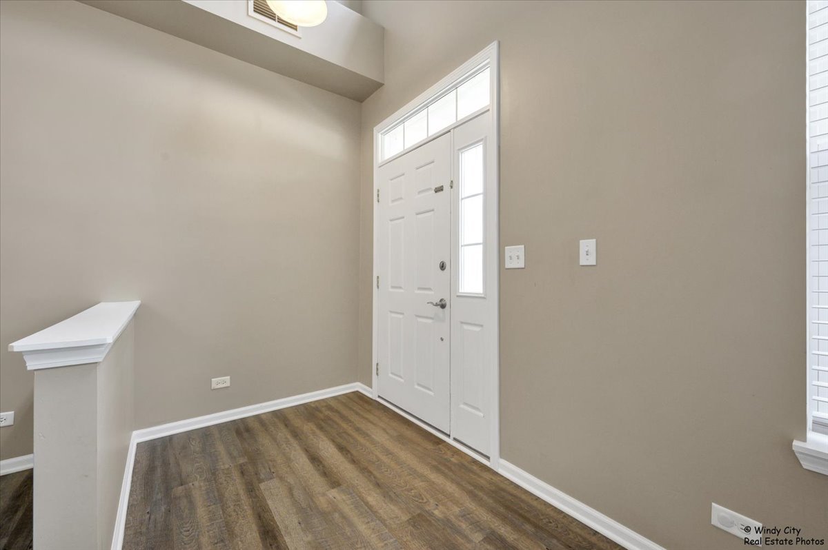 2571 HILLSBORO Boulevard, Aurora, IL 60503