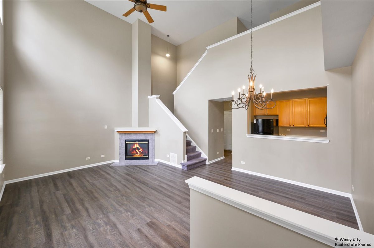 2571 HILLSBORO Boulevard, Aurora, IL 60503