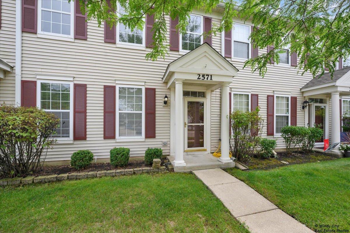 2571 HILLSBORO Boulevard, Aurora, IL 60503