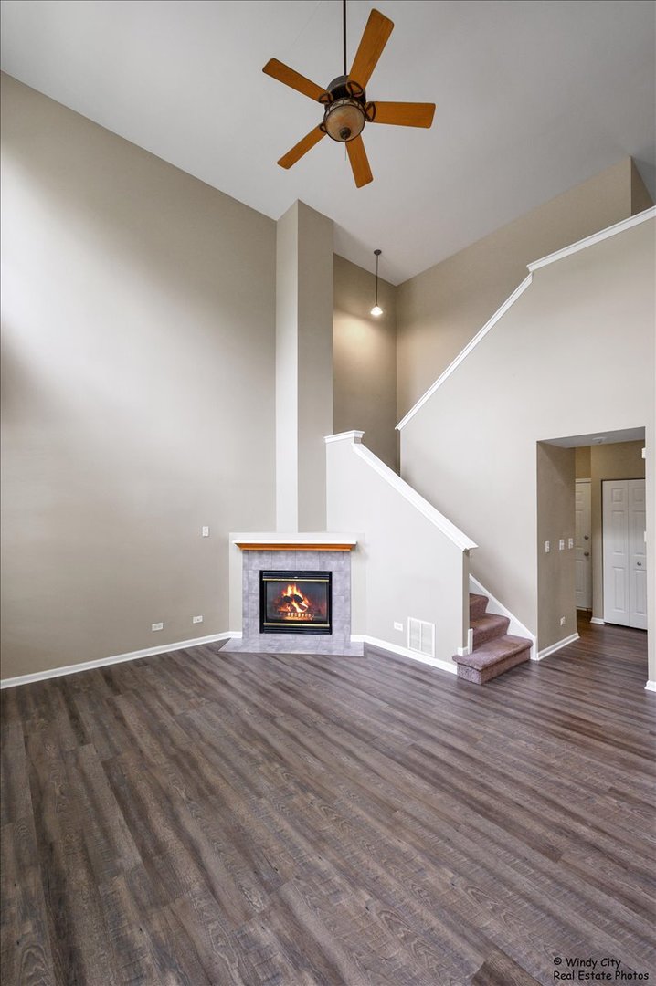 2571 HILLSBORO Boulevard, Aurora, IL 60503