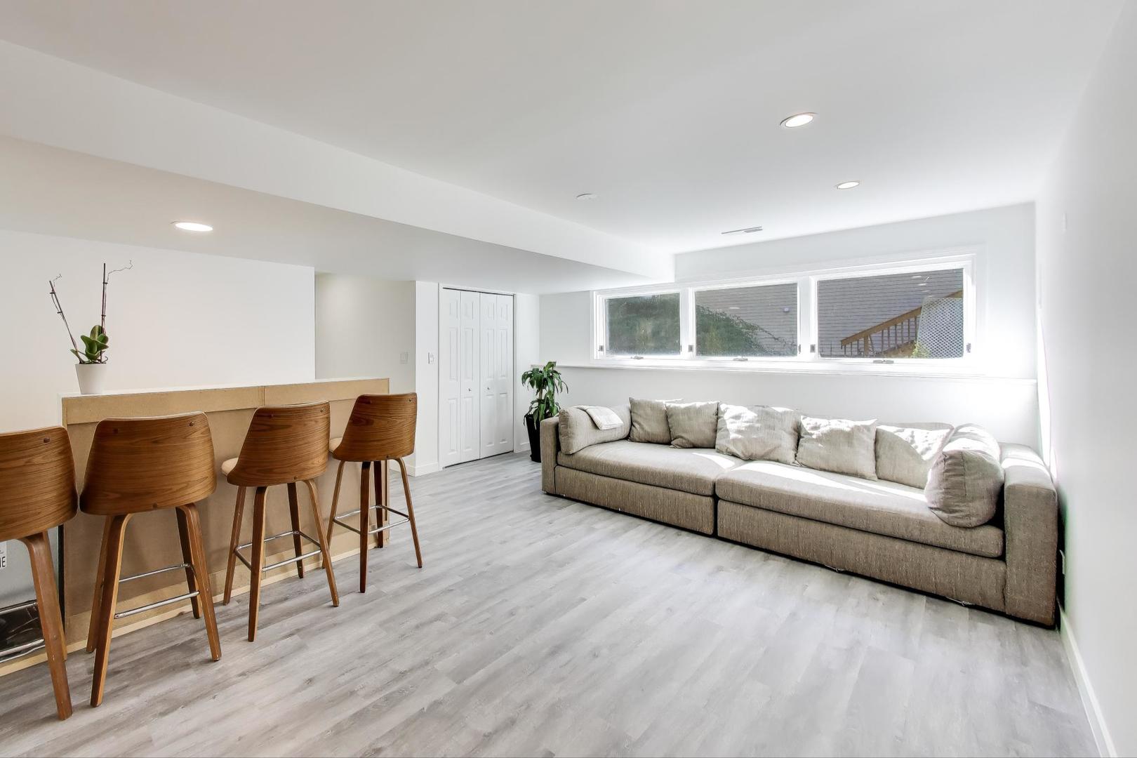 405 Windham Trail, Carpentersville, IL 60110